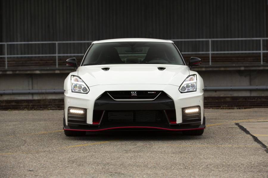  Nissan GT-R Nismo (R35) 2016 года  (WW) (фото 17 из 41)